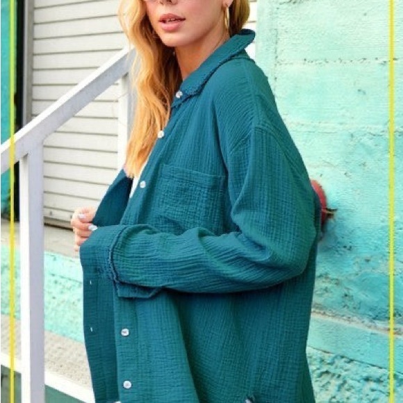 🦋🦋🦋Button down shirt🦋🦋🦋 - Picture 3 of 4